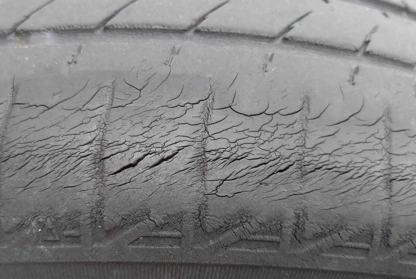 季節の変わり目のタイヤは注意が必要です