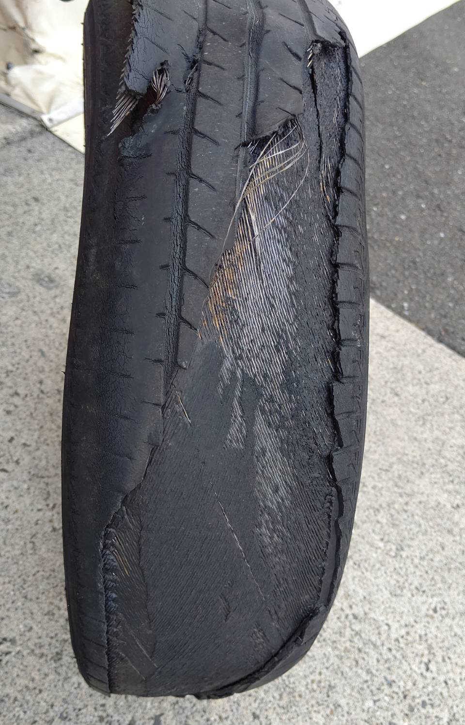 夏本番！！タイヤのトラブルにご注意！！