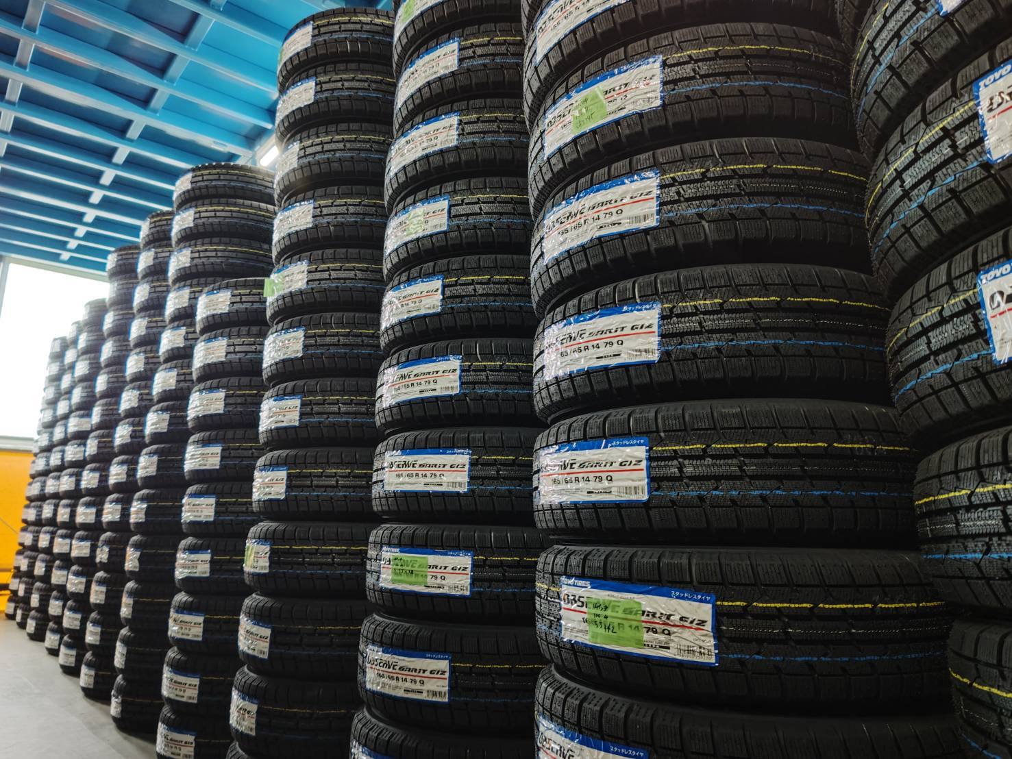 スタッドレスの履き替え時期について