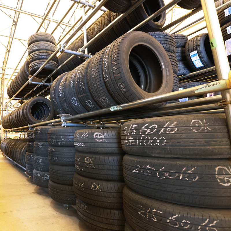 夏・冬タイヤ預かります