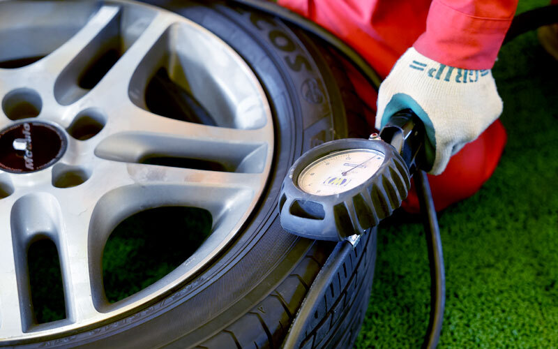 タイヤの空気圧を測る